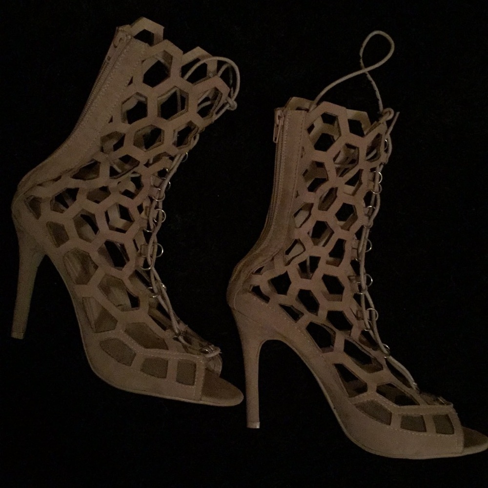 “Bee hive” heels!♡